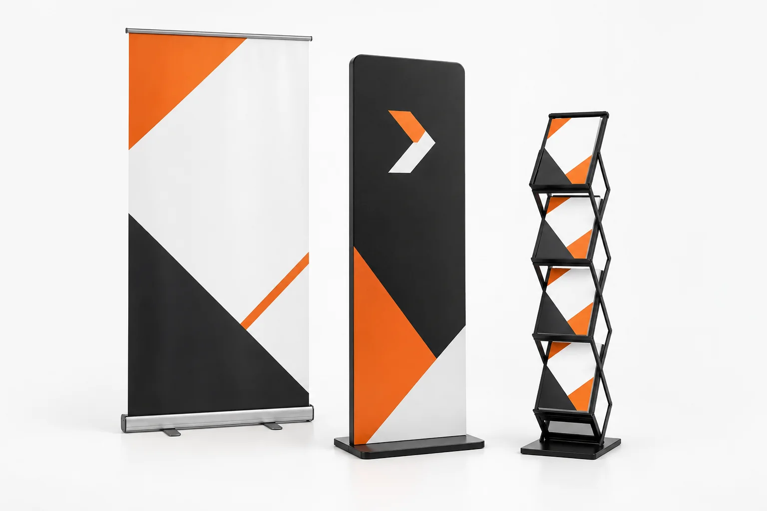 Geometrik tasarımlı roll-up, yönlendirme paneli ve broşür standı
